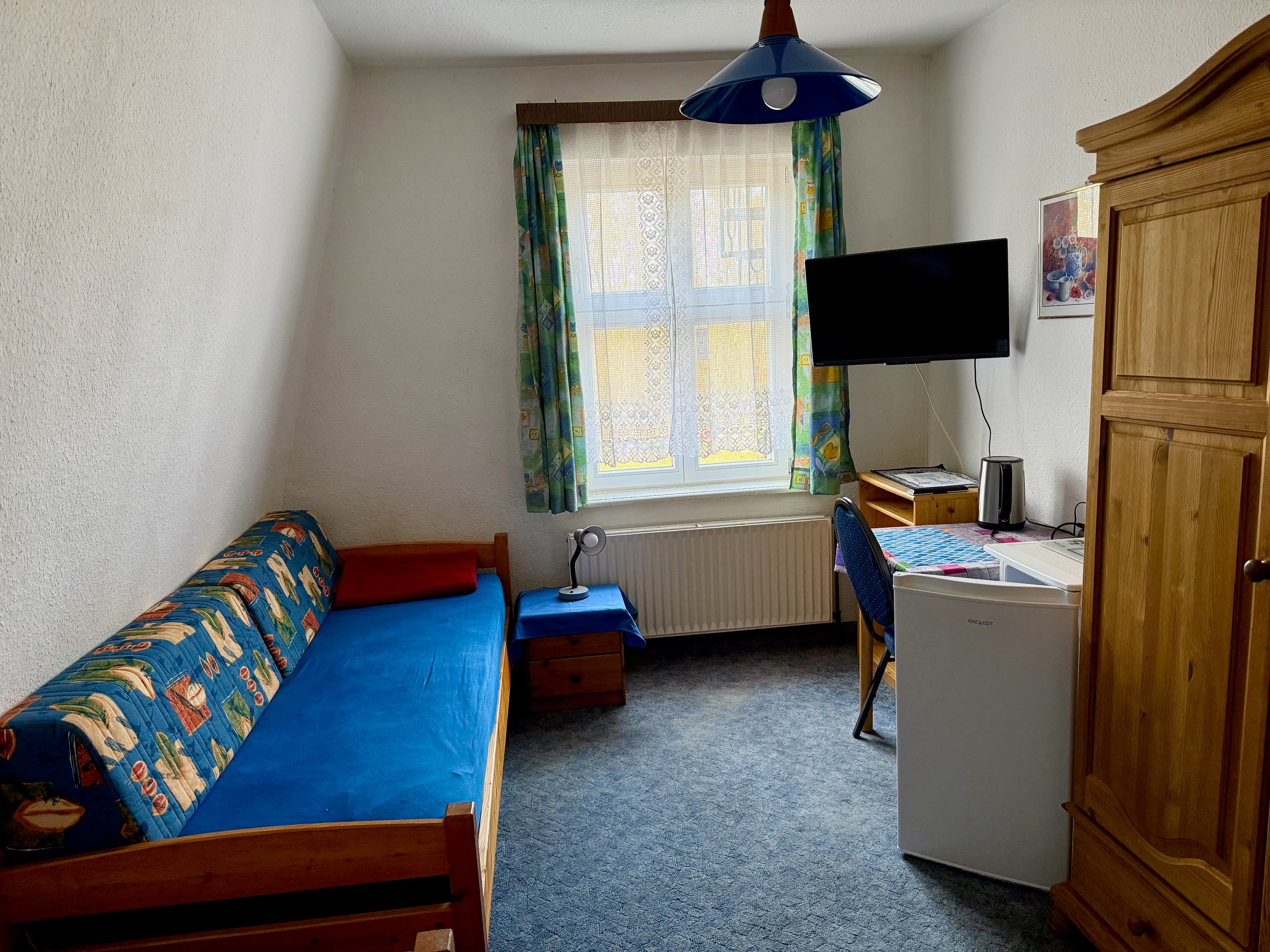 Einblick in Zimmer und Aufenthaltsbereiche bei Pein's Gästehaus 5