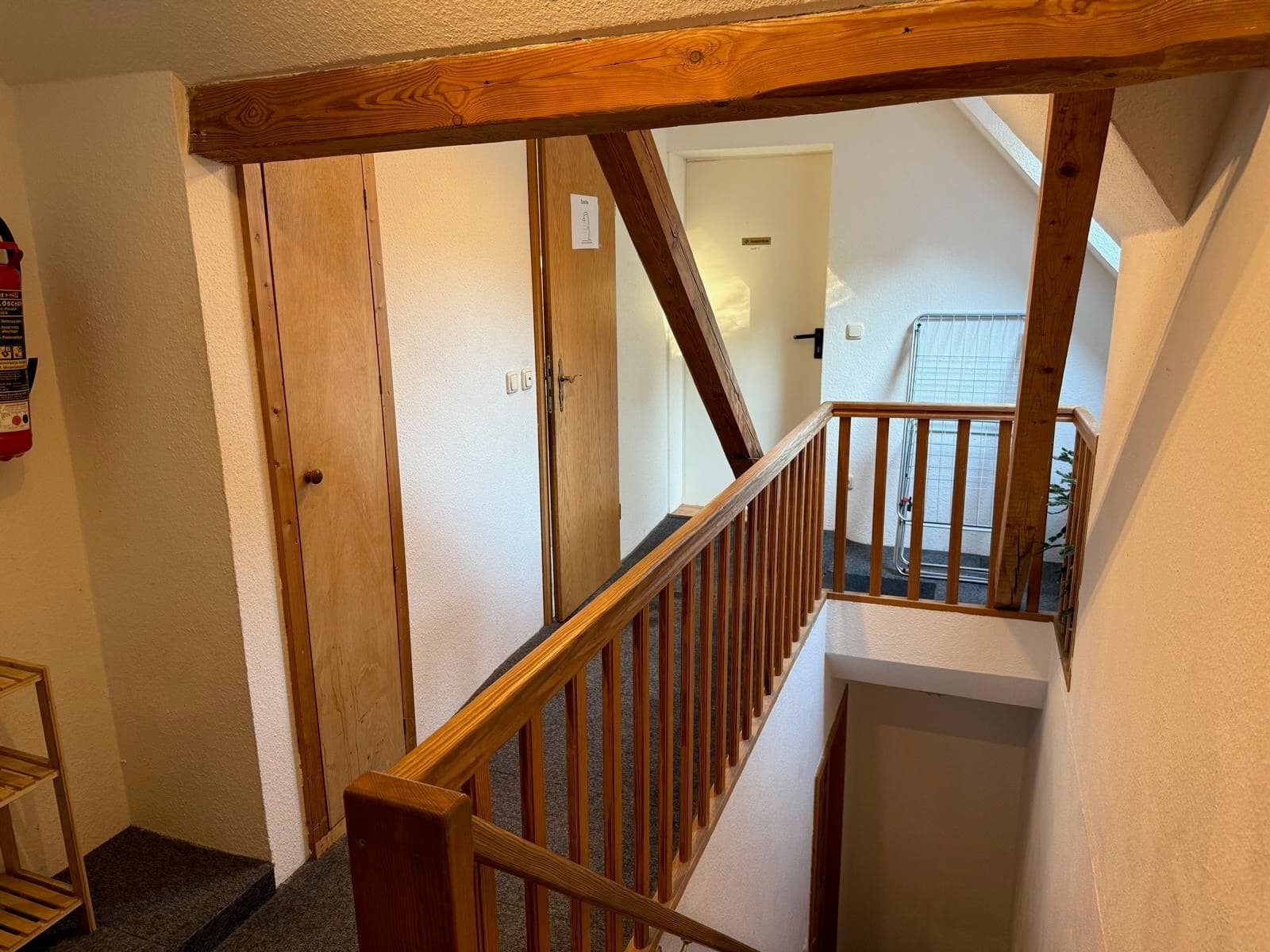 Einblick in Zimmer und Aufenthaltsbereiche bei Pein's Gästehaus 17