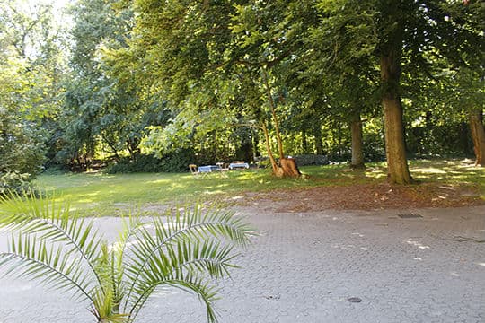 Einblick in Zimmer und Aufenthaltsbereiche bei Pein's Gästehaus 13